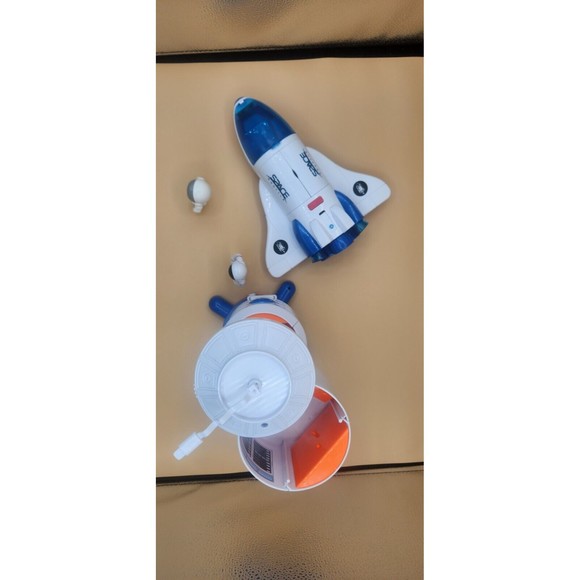 NASA TOY Astro Venture Space Toys; Shuttle And Space Station and Figures - Picture 2 of 6